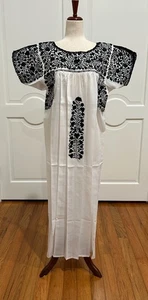 Maxi Vestido San Antonino, Vestido Mexicano Oaxaca. bordado a mano. Hilos de seda, - Imagen 1 de 7