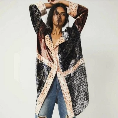 Camisa oversized We The Free People Vancouver veludo com botões roupão quimono XS - Imagem 1 de 4