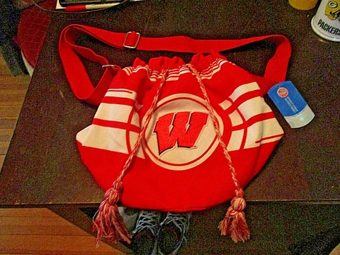 NEW NCAA Wisconsin Badgers CROSS OVER SLING BAG/PURSE CARRY POUCH,TOSSEL TIE TOP Cover