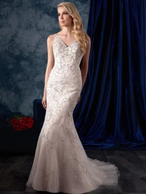 SALE! Traum Brautkleid Gr. 40 Fit & Flare, sexy, edel bestickt, Kenneth Winston - Bild 1 von 4