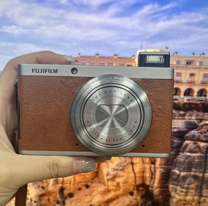 Fujifilm XF1 X Series 12.0MP 4x Optical Zoom Compact Digital Camera 100% Working - Picture 1 of 8