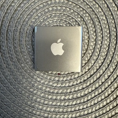 Reproductor de música MP3 Apple iPod Nano Touch 6ta generación 8 GB plateado Foto 1 de 2