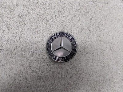 Mercedes-Benz E350 E550 Front Emblem OEM 2078170316 2010 - 2014 - Image 1 of 4