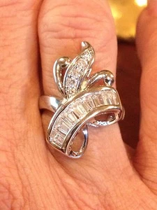 ESTILOSO ANILLO DE CIRCONITAS CÚBICAS DE 3,15 CTS EN PLATA DE LEY, TALLA 6 - Imagen 1 de 12