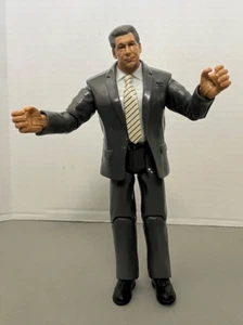 WWE VINCE MCMAHON 2004 - SELTENER ANZUG MIT GELBER KRAWATTE - Bild 1 von 4