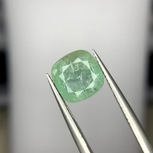 Natural Emerald Loose Gemstone 4.70 carat Cushion from Chitral - Picture 1 of 3