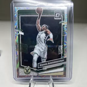 2023-2024 Optic Basketball Giannis Antetokounmpo /249 Scope Premium - Picture 1 of 1