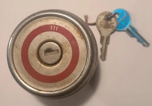 Vintage Robert Shaw 771 Locking Gas Cap w/ 2- Keys 1970’s Models - Bild 1 von 3