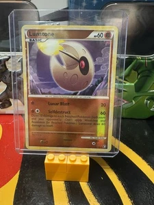 Lunatone 25/102 Reverse Holo Raro HGSS Pokemon Trionfante TCG - Foto 1 di 2