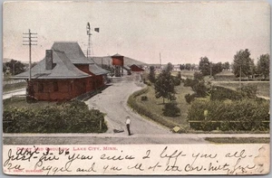 1906 LAKE CITY, Minnesota Postkarte "DEPOT UND GELÄNDE" Bahnhofsszene - Bild 1 von 2