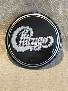 Vintage 1970's Chicago 65mm Pin Badge Button, Prismatic Foil, Rock Music Band - Imagen 1 de 2