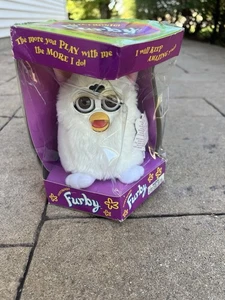 Vintage Tiger Electronic 1998 Furby Toy Snowball White Model 70-800, Damaged Box - Picture 1 of 6