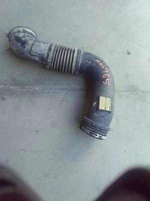 USED 05 Silverado/Sierra DIESEL LLY  AIR INTAKE TUBE DUCT 25354180 - Image 1 of 4