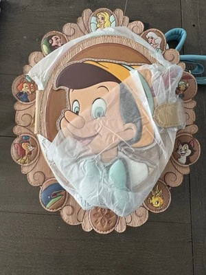 Mini Mochila Loungefly Disney Pinocho Marco Madera Retrato Figura Foto 1 de 4