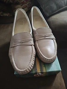 SAS WOMENS Tripad Comfort Loafer SIZE 9W Beige  - Picture 1 of 13