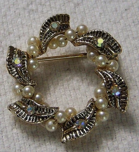 Vtg 1950's Pinwheel Broach Pin Aurora Boreales Rhinestone Faux Pearls 1 1/8" Dia - Picture 1 of 2