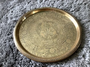 Raro vassoio decorativo 9” KINCO ottone goffrato tigri cervi origine indiana - Foto 1 di 12