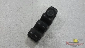 Interruptor de puerta principal izquierda camioneta Chevy Silverado 3500 2024 PW, PM - Imagen 1 de 12