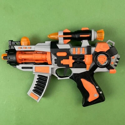 Light Up Sci Fi Blaster - Pistola giratoria para hacer ruido utilería - naranja, negro y gris Foto 1 de 4