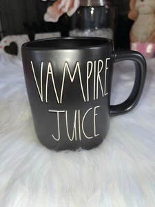 NUEVA Taza Jugo Vampiro Rae Dunn Halloween Negra y Roja con Murciélagos - Imagen 1 de 6