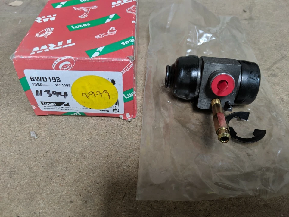 TRW LUCAS REAR WHEEL CYLINDER BWD193 FITS FORD TRANSIT 1977 - 1986  - image 1 of 1