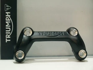 Abrazadera superior de manillar Triumph Bonneville T120 25,4 mm/1" barra T2041234 original original original - Imagen 1 de 3