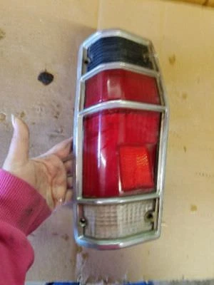 Luz trasera izquierda para conductor camioneta se adapta a 74-77 COLT  Foto 1 de 4