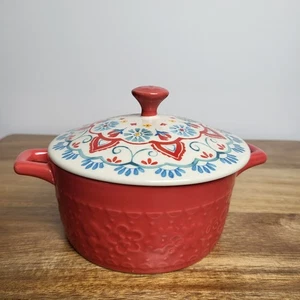 Mini Auflaufform mit Deckel Steinzeug Mazie rot 14,4 Unzen The Pioneer Woman - Bild 1 von 10