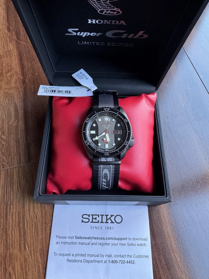 Seiko 5 Sports Honda Cub Edición Limitada SRPJ75 Foto 1 de 4