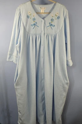 Classic Elements Women's Light Blue Snap Down Robe w/ Pockets Size 2X (P-25) - Image 1 of 4