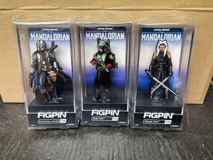 FiGPiN Star Wars Lot Mandalorian with The Child 736 Boba Fett 734 Ahsoka 735 - Bild 1 von 2