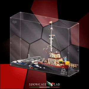 TECA IN PLEXIGLASS ACRILICO-SHOWCASE-TECA PER SET LEGO® 21350-LO SQUALO-THE JAWS - Foto 1 di 4