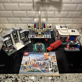 LEGO Creator Expert Town Plan 10184 95% Complete w/ 1 Instruction Book; Minifigs