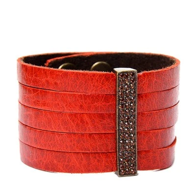 Pulsera de cuero con barra de cristal pavé Foto 1 de 4