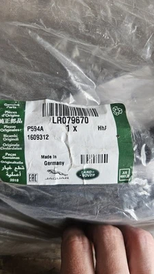 LAND ROVER DISCOVERY SPORT L550 REAR TAILGATE RUBBER SEAL LR079670 - Image 1 of 2