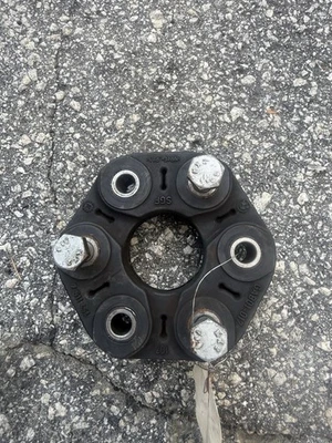 Acoplador de eje de transmisión junta flexible y pernos para BMW 430i 230i 320i xDrive 328i 330i X1 Foto 1 de 3