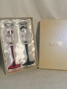 Set 2 Oleg Cassini Kristall Mr & Mrs Flöte Champagner Hochzeit Gläser NEU Lippen Rot - Bild 1 von 1