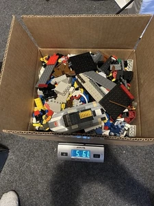 4.5 Pounds Of Legos With Minifigures - Picture 1 of 5