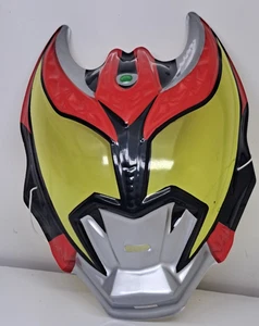 Máscara de plástico Kamen Rider Kiva forma Tokusatsu cosplay Japón vintage amarillo - Imagen 1 de 7