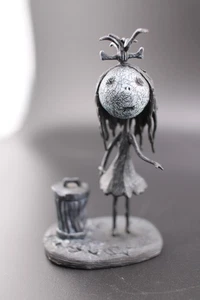Tim Burton’s Tragic Toys: Junk Girl 2003 Figurine - Picture 1 of 4