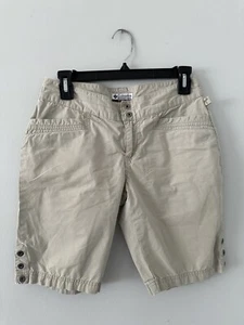 COLUMBIA Shorts Womens Size 4 Beige Flat Front Bermuda - Picture 1 of 5