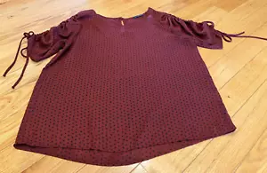 Blusa Stitch Fix Talla M Roja con Puntos Negros Manga Corta West Kei Cordón Manga - Imagen 1 de 6