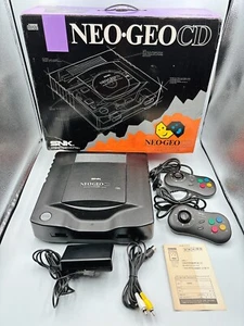 Sistema de consola de CD NEO GEO en caja CD-T01 2 controladores juego de cables SNK probado - Imagen 1 de 17