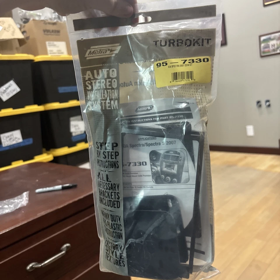 Kit de tablero de instalación doble DIN Metra 95-7330 para modelos Kia Spectra 2007-2009 Foto 1 de 1