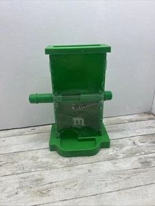 M&M Candy Dispenser Zig Zag Dispensing Bar Drop Area Green M&M World Free Post - Foto 1 di 11