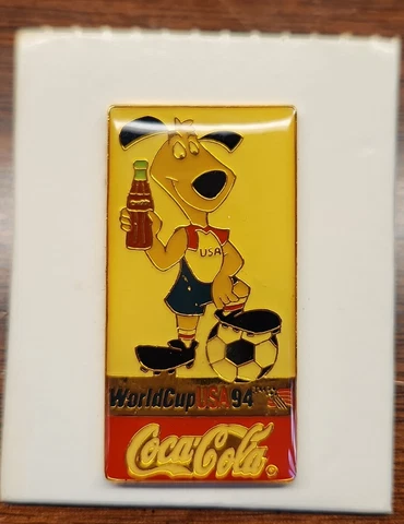 FIFA World Cup USA 94 Coca Cola USA Striker Pin Cover
