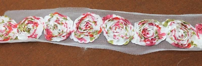 Rose 3D swirl trim, white chiffon, floral print 2 yard x 1 3/8" Vintage net base Foto 1 de 3