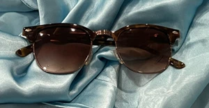 Gafas de sol Ann Taylor LOFT para mujer con marco redondo tortuga lentes marrones adorno dorado - Imagen 1 de 8