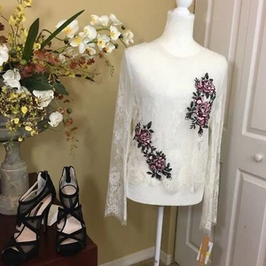 TAKARA LACE TOP SIZE MEDIUM (NWT) - Picture 1 of 3