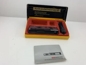Cámara Kodak Instamatic 60 de bolsillo de colección con caja y accesorios sin probar - Imagen 1 de 9